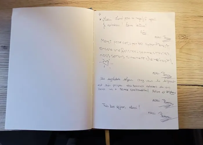 Le Black & White F 2 De 55 M 2 Apartment