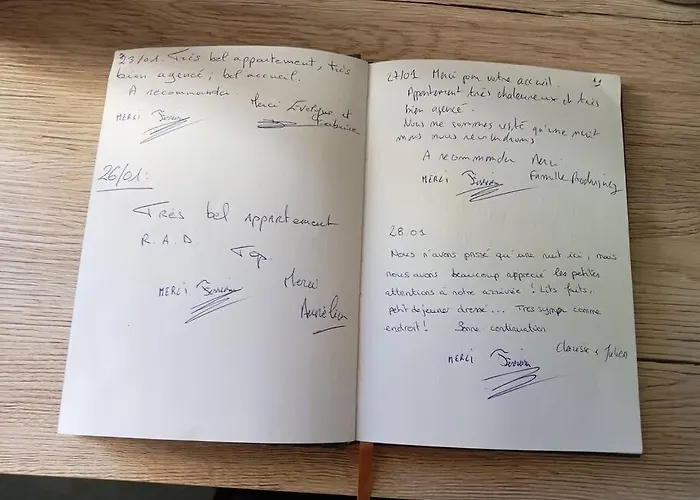 Le Black & White F 2 De 55 M 2 Apartment